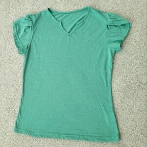 ✨EMERY ROSE Notched Neckline Petal Sleeve Tee✨